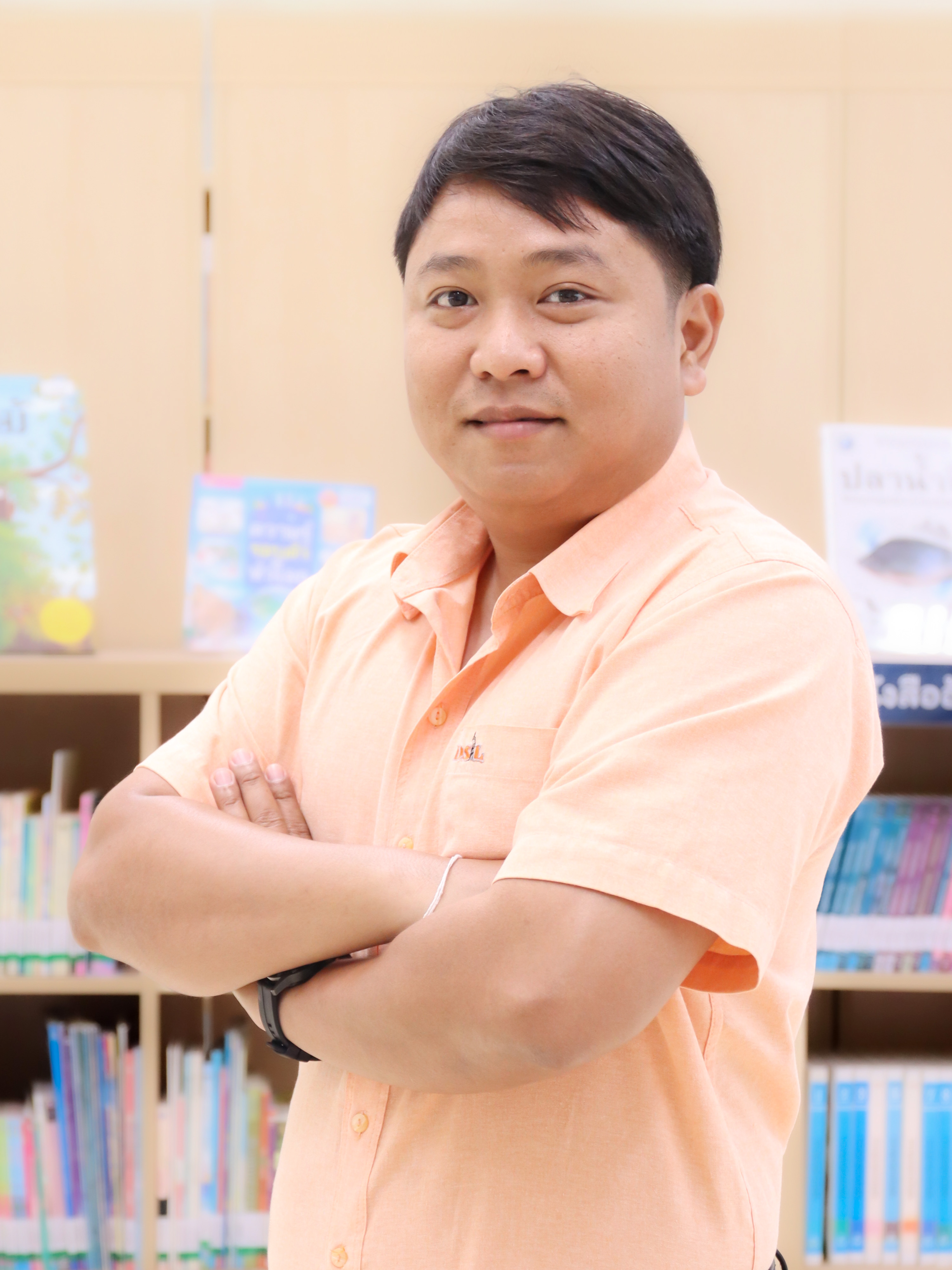นาย นพชาติ  สว่างเวียง